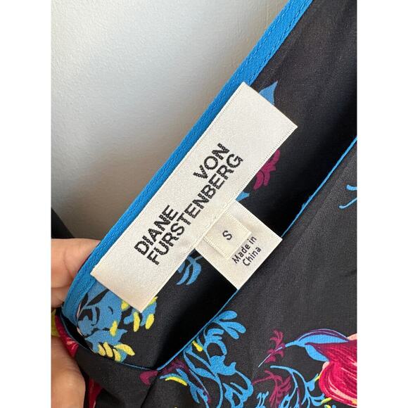 DIANE VON FURSTENBERG 100% Silk Floral Ruffle Front Top in Silese Black, Size S - Picture 4 of 6